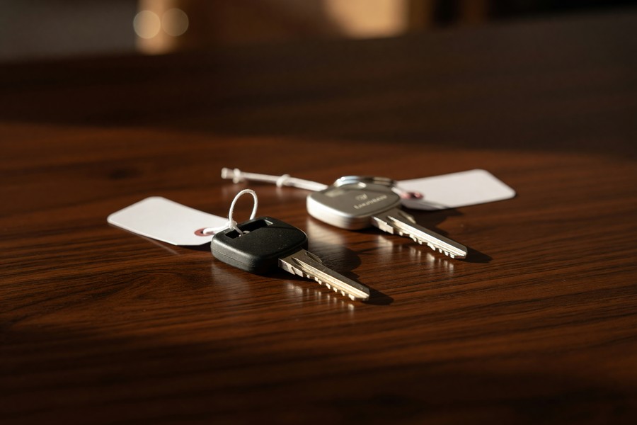 Bar chart comparing total interest paid across five credit score tiers on a $35,000 auto loan