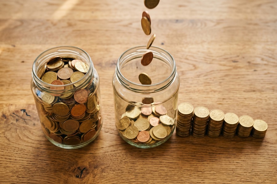 Line chart comparing dollar cost averaging vs. lump sum investing over a 10-year period