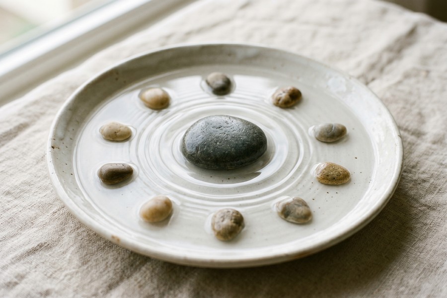 Infographic showing steps to set up automatic recurring investments on a brokerage platform