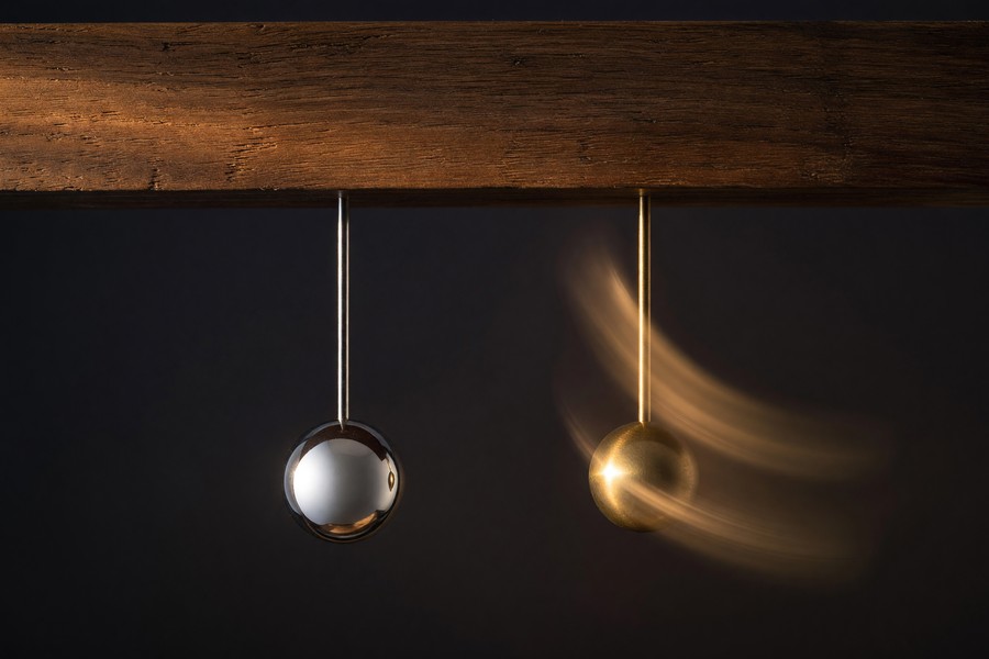 Illustration comparing fixed versus variable personal loan interest rate trends over time